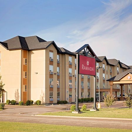 Ramada By Wyndham Cold Lake Екстер'єр фото