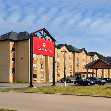 Ramada By Wyndham Cold Lake Екстер'єр фото