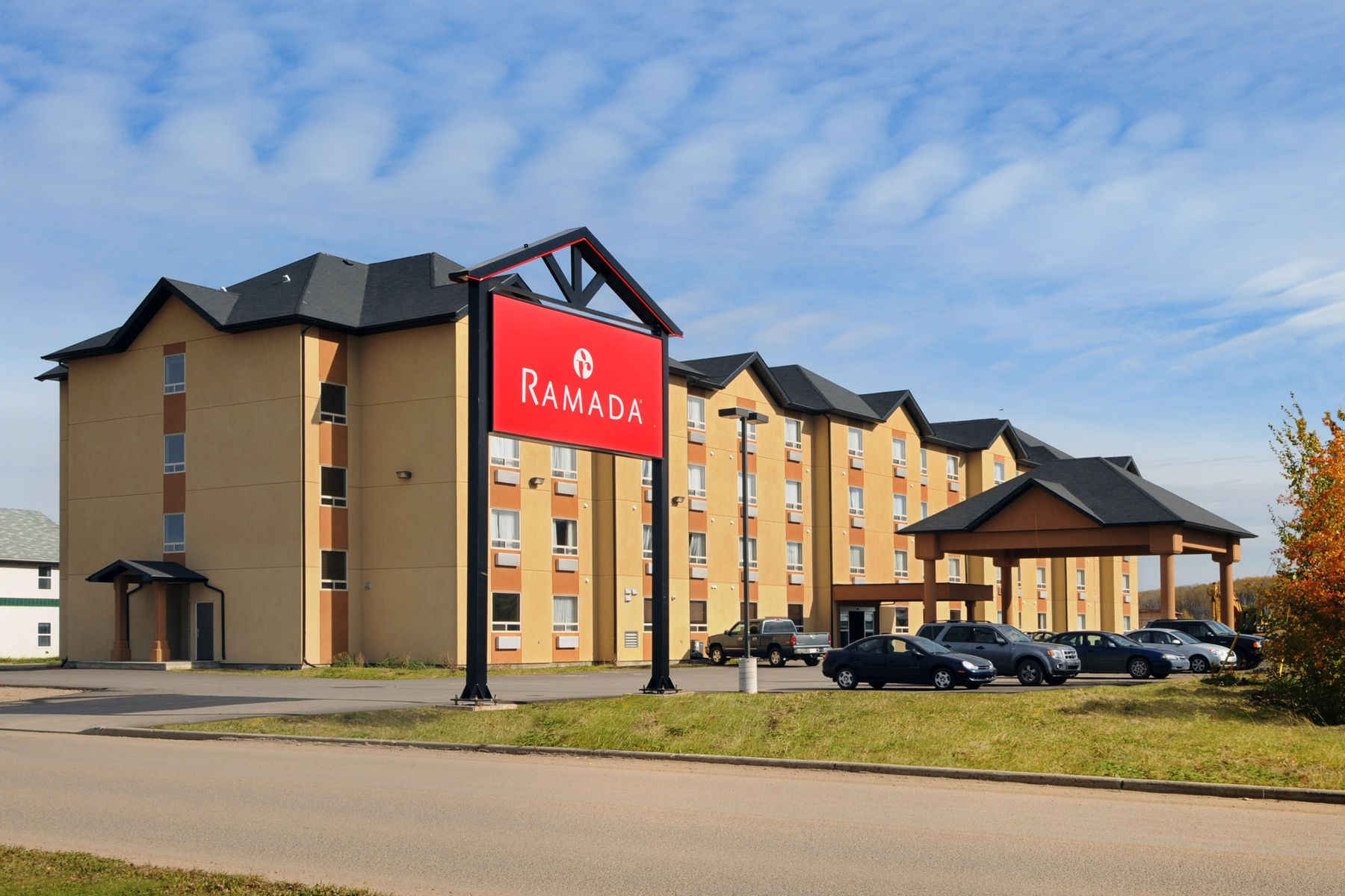 Ramada By Wyndham Cold Lake Екстер'єр фото