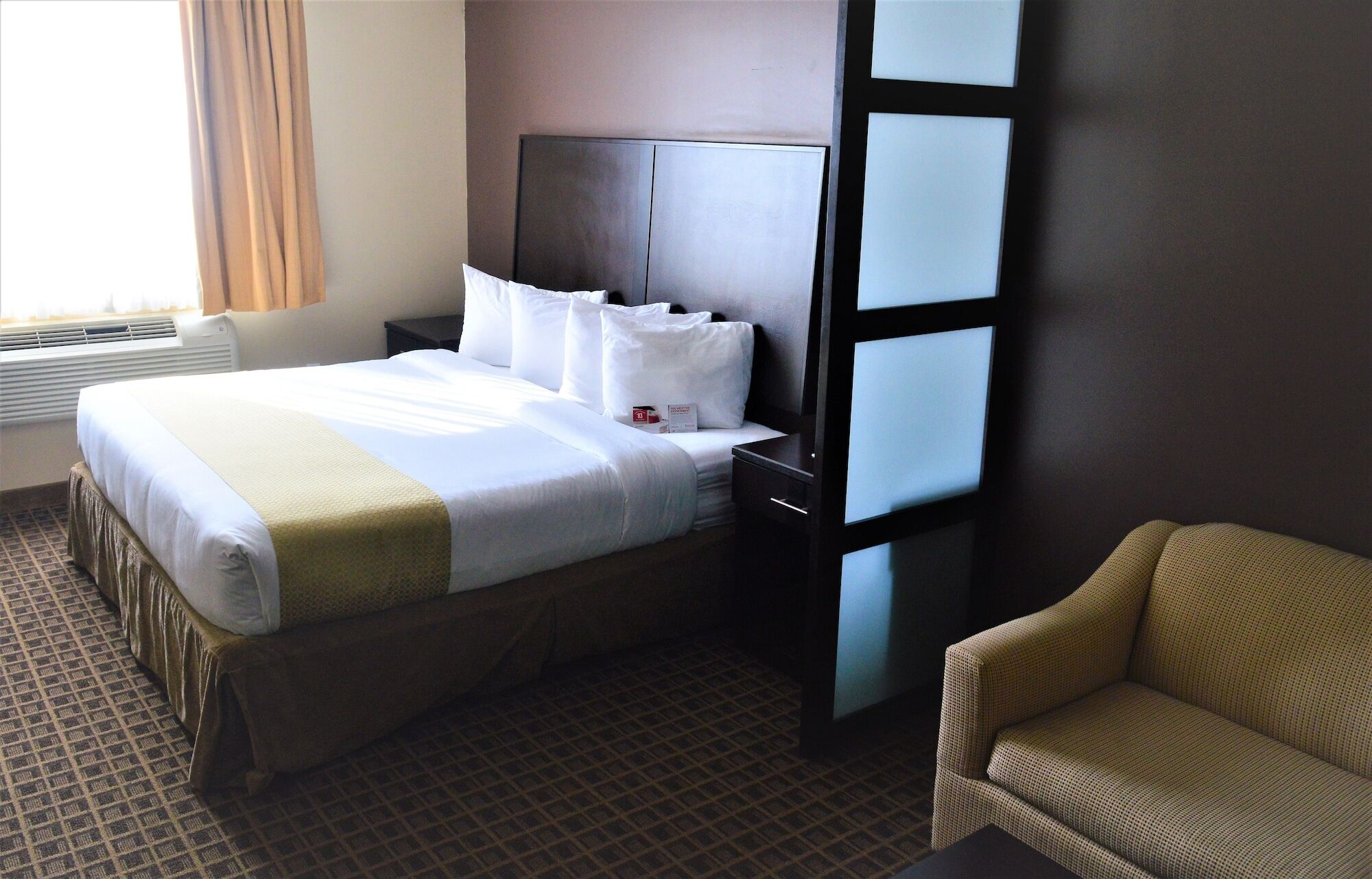 Ramada By Wyndham Cold Lake Екстер'єр фото