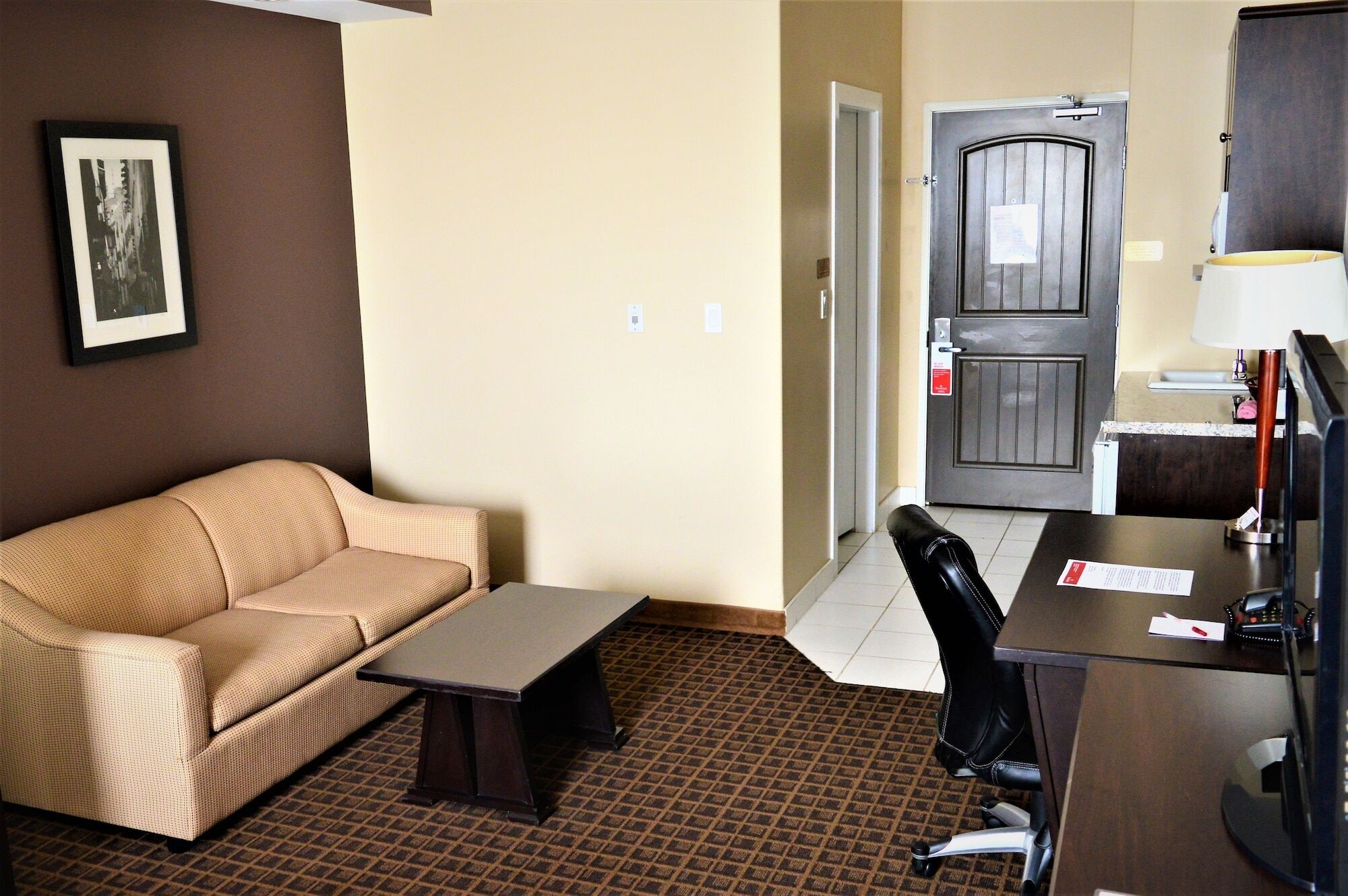 Ramada By Wyndham Cold Lake Екстер'єр фото