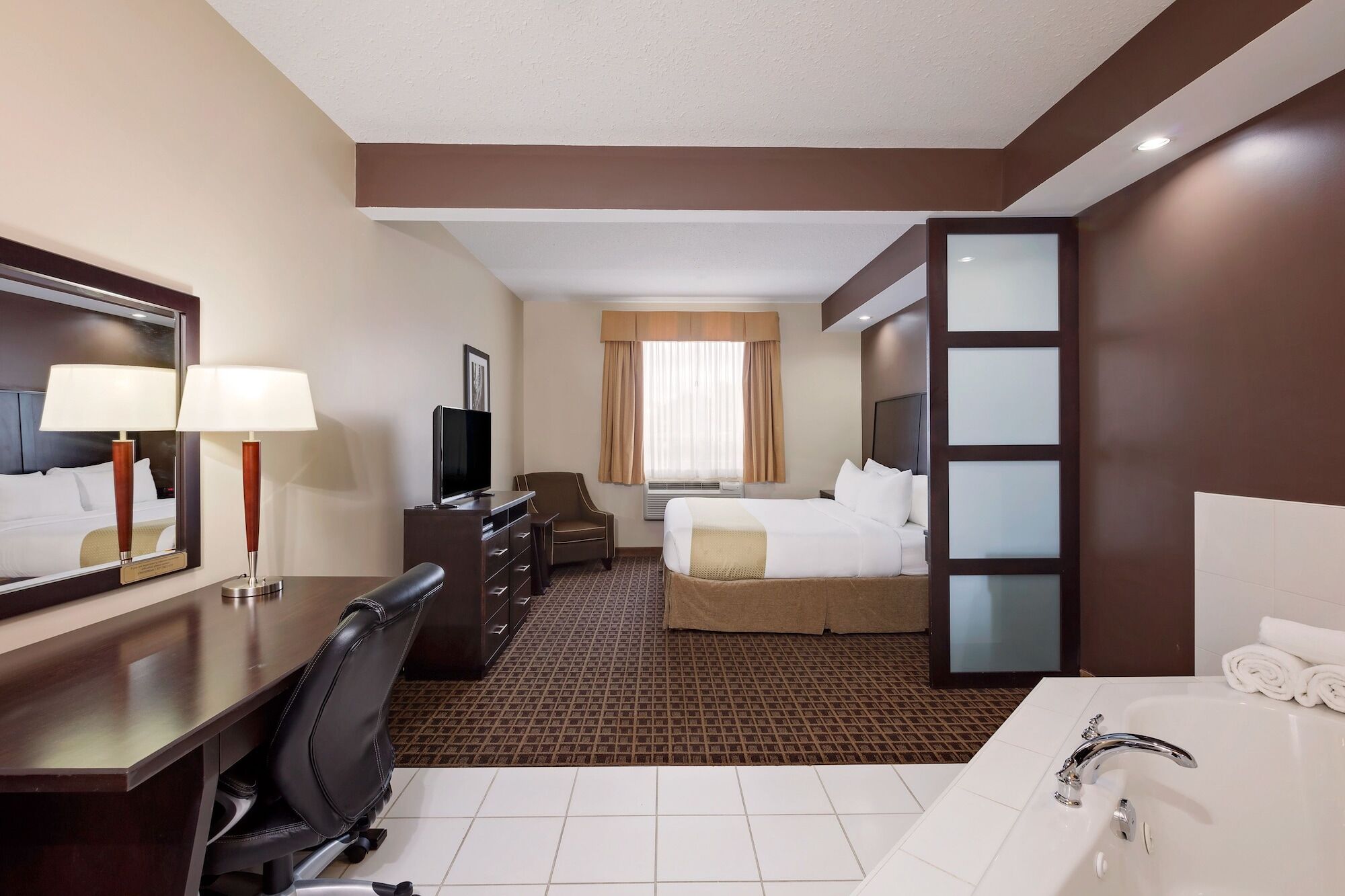 Ramada By Wyndham Cold Lake Екстер'єр фото