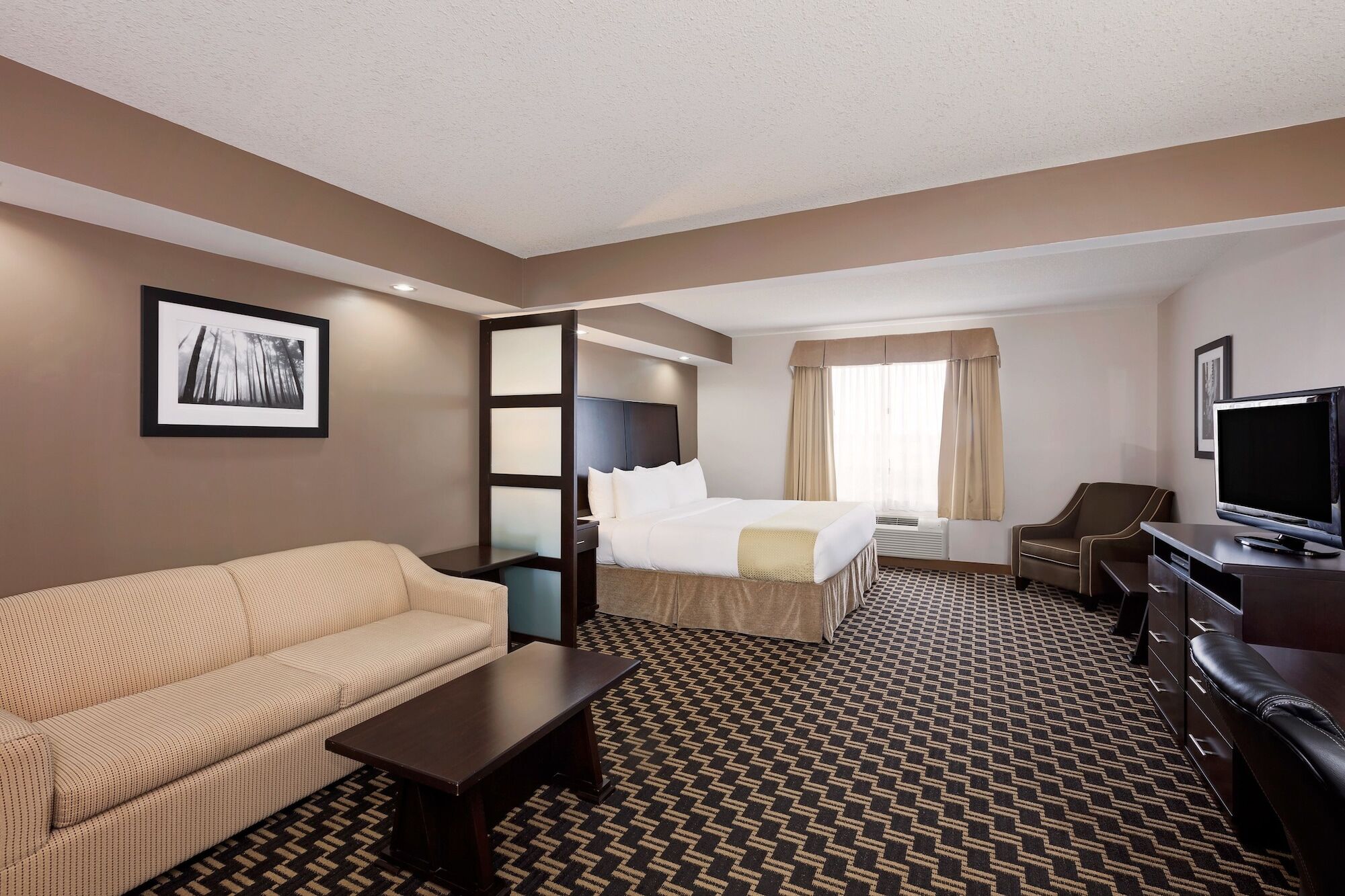 Ramada By Wyndham Cold Lake Екстер'єр фото