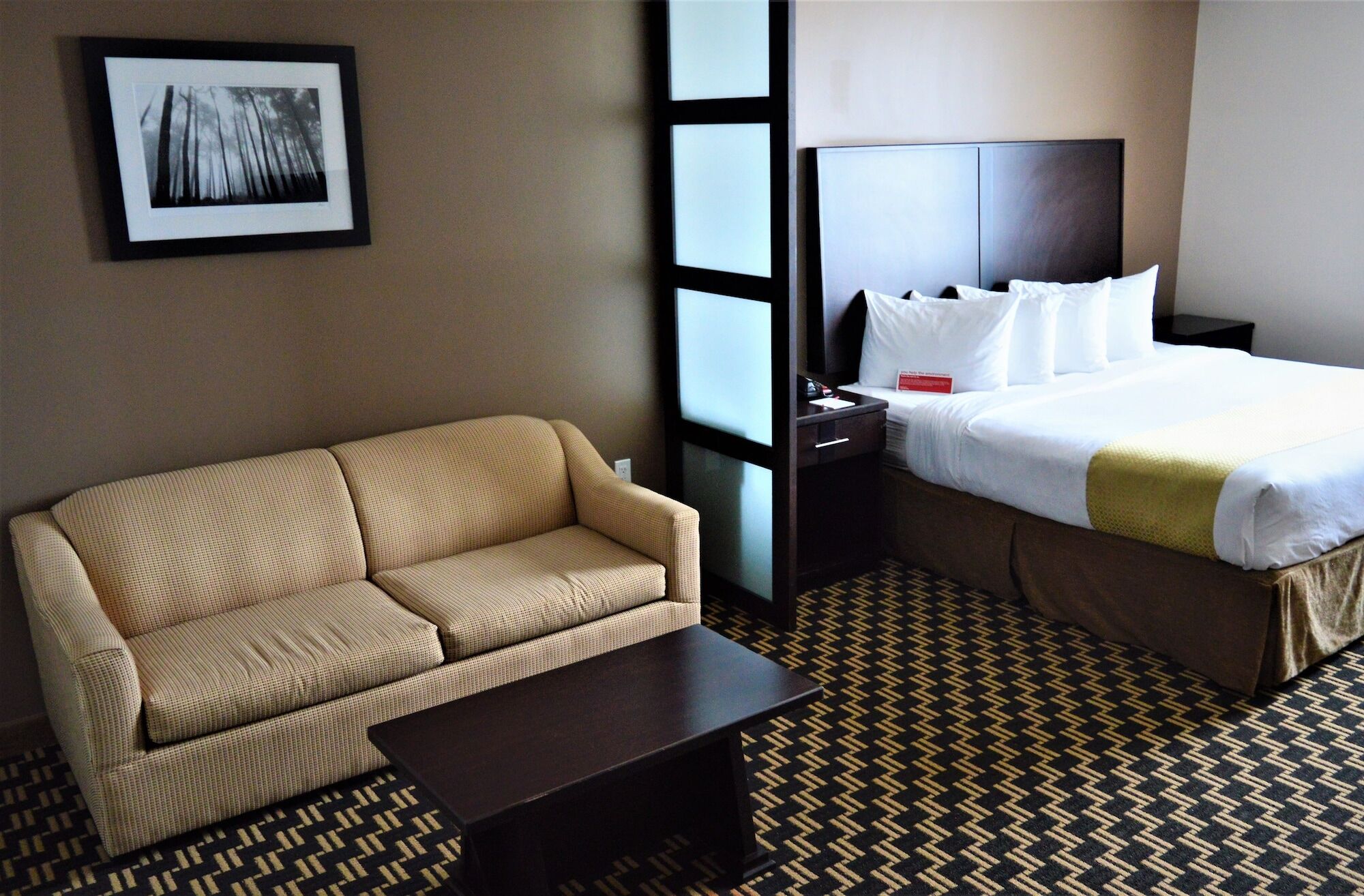 Ramada By Wyndham Cold Lake Екстер'єр фото