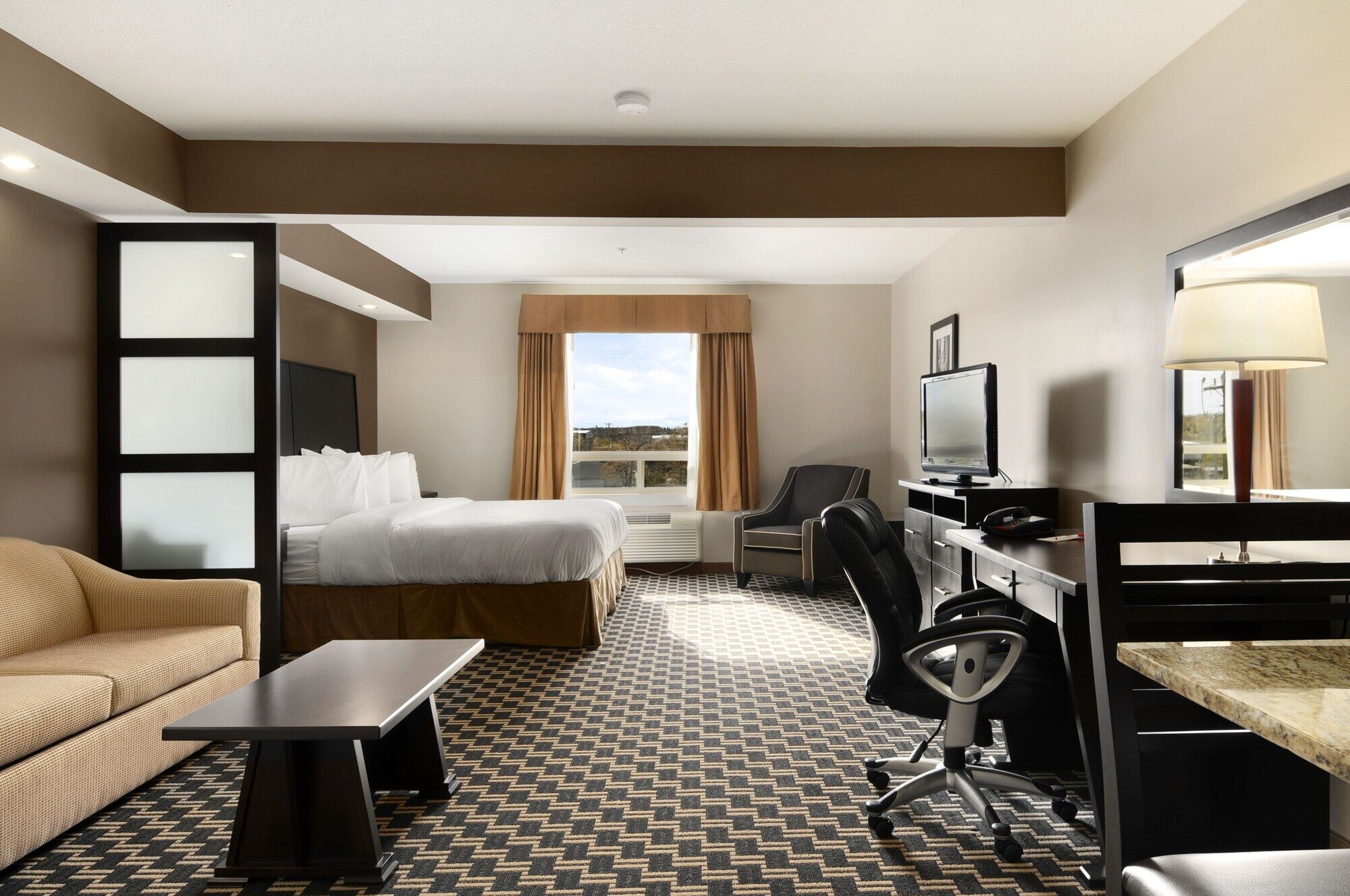 Ramada By Wyndham Cold Lake Екстер'єр фото